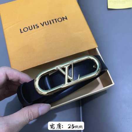 L0Uis Vuitt0N 女士原單腰帶 寬度25毫米 雙面小牛皮平紋 柔軟的小牛皮做底 搭配細緻華麗的字母搭扣 - 点击图像关闭