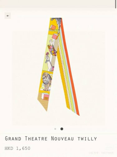 爱马仕Hermes “新型大剧院”Twilly小丝巾 Twilly小丝巾 100%桑蚕丝 重磅18姆米斜纹面料 这款小巧的真丝配饰佩戴方式千变万化，可为您的日常