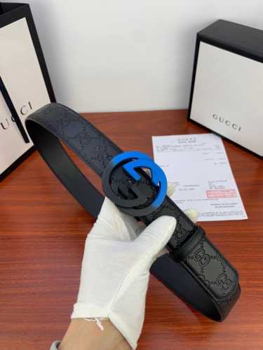 Gucci 經典款g家大花面带身 搭配新款烤漆钢扣採用精挑細選進口頂級牛皮，手感柔軟細膩！帶身寬度4.0Cm