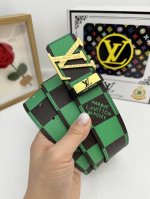 品名：Lv..路易..威登原单 材质：原单牛皮腰带 百分百头层牛皮腰带保证真皮，24K纯钢扣，专柜原单品质、做工精细，时尚大牌，送人自用首选 包装： 请认准如图