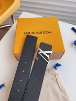 Lv 专柜款 荔枝纹男士腰带，宽度4.0Cm，正品一体铸造五金钢扣 原厂皮料 双面原厂定制进口面料.经典款系列！