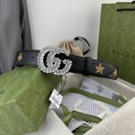 古奇，宽3.8Cm。最新原单意大利进口，Gucci复古标识出自80年代印花，搭配织纹背景，浮雕装饰金属搭扣，条条精美无瑕疵，原厂复刻，做工精细，搭配最新专柜方形