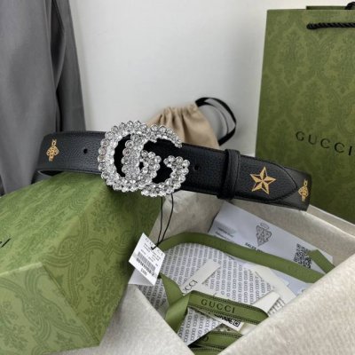 古奇，宽3.8Cm。最新原单意大利进口，Gucci复古标识出自80年代印花，搭配织纹背景，浮雕装饰金属搭扣，条条精美无瑕疵，原厂复刻，做工精细，搭配最新专柜方形