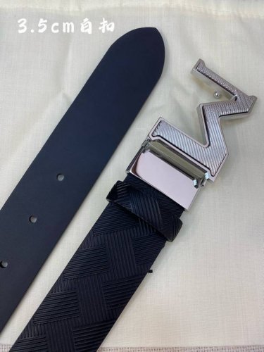 Montblanc万宝龙 宽3.5Cm 采用头层牛皮 精品针式扣头 自由裁剪商务休闲皮带