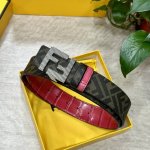 Fendi 芬迪 专柜同款 宽4.0Cm 双环正反用腰带 Ff按钉搭扣 红色Cuoio Romano皮革材质 反面面料带有烟草黄和黑色Ff图案 四方金属饰面 时