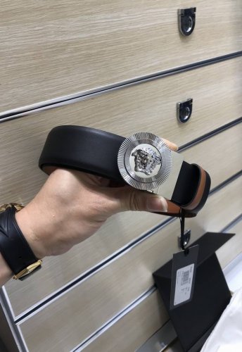 特 配送专柜包装 打孔针 专柜同款、实拍专柜官网，支持Nfc尺寸:38Mm，原版立体人头扣 美人头，极富设计美感 ，双面采用进口原版小牛皮，清晰美观，皮质软，手