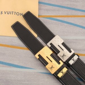 腰带皮带：Lv 路易威登原单牛皮皮带 男款皮带：材质百分百头层牛皮腰带保证真皮皮带，专柜原单品质、做工精细，时尚大牌，送人自用首选包装： 请认准如图专柜包装赠送