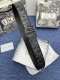 迪奥550 3.5Cm。特 这款 Montaigne Avenue 腰带从同名手袋汲取灵感，采用黑色光滑 牛皮革精心制作，质感柔软，设计优雅，饰以富有光