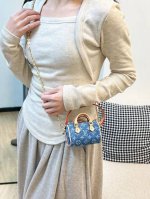配链条新品Lv手提Mini牛仔布枕头包 Louis Vuitton 路易威登Lv迷你手提枕头包钥匙扣挂件 Speedy Monogram 包饰 M01882 本