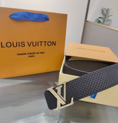 特 Louis Vuitton男士腰带：经典原单品质，搭配精品五金，精工制作，细节看图，实物拍摄，高端奢华，宽度4.0Cm