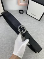 特 宽度4.0 Gucci 經典款G家花面带身头层皮底；搭配经典款旋转扣、採用精挑細選進口頂級牛皮，手感柔軟細膩！金白枪三色可选！
