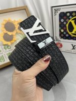 品名：Lv..路易..威登原单 材质：原单牛皮腰带 百分百头层牛皮腰带保证真皮，24K纯钢扣，专柜原单品质、做工精细，时尚大牌，送人自用首选 包装： 请认准如图