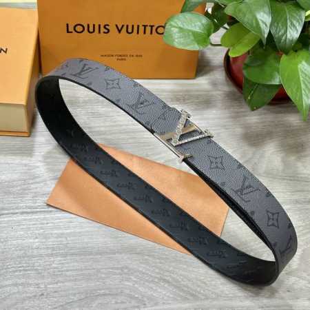 图片包装 Lv.路易威登 宽40Mm双面原版小牛皮 搭配单钌钯电镀扣 完美的手感.油边 出众的设计.风格 高贵奢华 时尚大方 高清实拍 货真价实 品质保证 双面 - 点击图像关闭