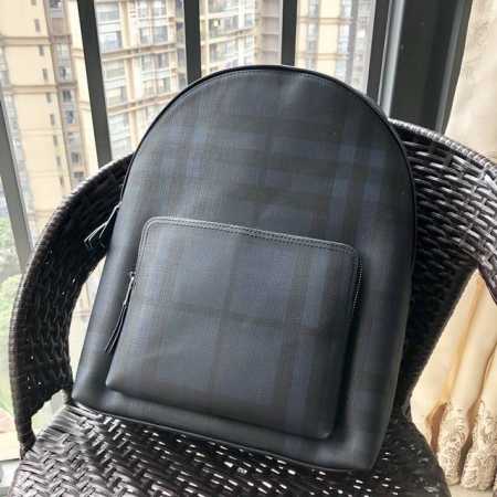 注意了专柜最新 同款高端原单 巴宝莉 Burberry背包双肩包，重金打造全新渠道货 活力四射的理想之选 原厂五金Logo清晰无比 品质毋庸置疑精致手工 绝对强 - 点击图像关闭