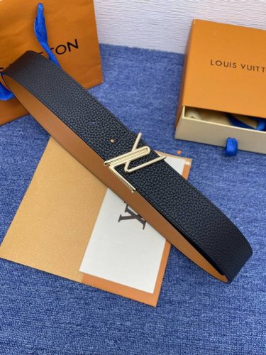 特 Lv.路易威登 全套包装 原版品质 代工厂货品 40Mm宽度 正品一体铸造五金钢扣，原厂皮料 双面原厂定制面料，区别市场货