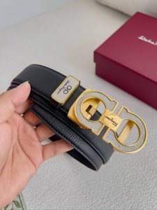 品名：Ferrgamo..菲拉格慕 腰带自动带 皮带 型号：自动扣，纯钢材质自动扣，头层牛皮，自动带身 材料：百分百头层牛皮，保证真皮。24K纯钢扣专柜同等质量