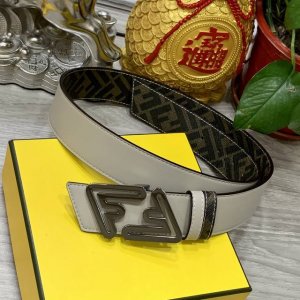 Fendi 芬迪 专柜同款 宽4.0Cm 双环正反用腰带 Ff按钉搭扣 双色cuoio Romano皮革材质 反面面料带有烟草黄和黑色ff图案 黑色珐琅金属饰面