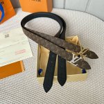 特P160 寬：30Mm 女士經典頂級休閒腰帶 寬度30毫米這款永恆優雅飾有帆布的造型設計 原版小荔枝紋牛皮底 搭配精緻掛扣 雙面用 多色選 任意搭配