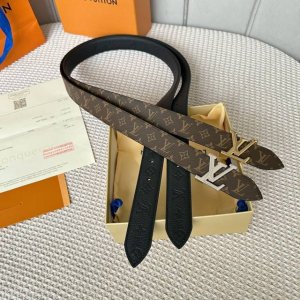 特P160 寬：30Mm 女士經典頂級休閒腰帶 寬度30毫米這款永恆優雅飾有帆布的造型設計 原版小荔枝紋牛皮底 搭配精緻掛扣 雙面用 多色選 任意搭配