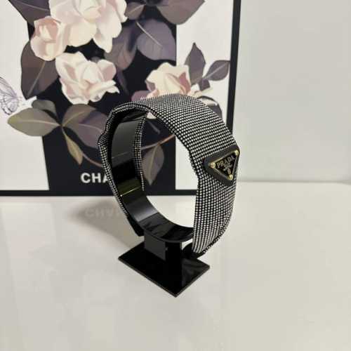 特 配专柜包装 Prada 普拉达 最新高工发箍 小仙女快入手 特殊材质 不嘞头 可盐可甜～
