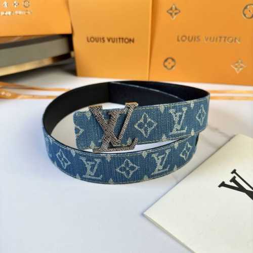 原版包裝 L0Uis Vuitt0N 專櫃最新升級版本 寬度40Mm 原廠定制牛仔帆布面壓刻有品牌圖案效果 進口柔軟小牛皮底 搭配新型字母搭扣 百搭易襯！