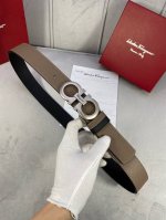 宽度3.5Cm Ferragamo 菲拉格慕 两面手掌纹双面头层牛皮皮带，配有复古金属Gancio双扣。该皮带可调节，且能根据需要剪裁，达到修身效果