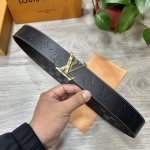 Lv.路易威登 宽40Mm双面原版小牛皮 搭配单钌钯电镀扣 完美的手感.油边 出众的设计.风格 高贵奢华 时尚大方 高清实拍 货真价实 品质保证 双面用