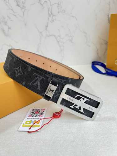 品名： Lv..路易..威登腰带皮带原单 型号：挂扣，经典纯钢材质镂空挂扣，头层牛皮，图片实物拍摄 材料：头层牛皮，挂扣系列，纯钢材质扣头，钯镀电镀工艺永不掉色
