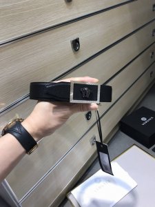 配送专柜包装 打孔针 专柜同款、实拍专柜官网，支持Nfc尺寸:35Mm，原版立体人头钢扣 美人头，极富设计美感 ，采用原版十字纹牛皮，清晰美观，皮质软，手感舒适