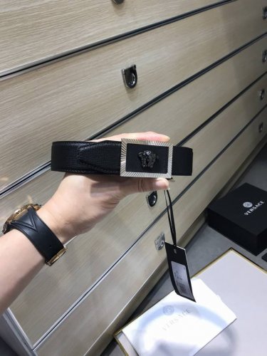 配送专柜包装 打孔针 专柜同款、实拍专柜官网，支持Nfc尺寸:35Mm，原版立体人头钢扣 美人头，极富设计美感 ，采用原版十字纹牛皮，清晰美观，皮质软，手感舒适