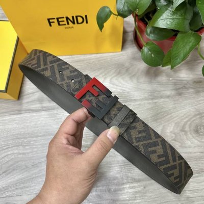 Fendi芬迪专柜同款 宽4.0Cm 双环正反用腰带 Ff按钉搭扣 灰色Cuoio Romano皮革材质 反面面料带有烟草黄和黑色Ff图案 四方金属饰面 时尚经