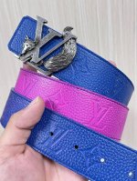 当季新款到货，4.0一面小牛皮兰荔枝纹纹压花中间渐变粉，一面小牛皮平纹皮，精品扣实物实拍，官网同步，。动物扣。 DDD