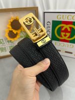 品名：古奇.Gu...Ci 自动带 材质：原单牛皮腰带 专柜原单品质、做工精细，时尚大牌，送人自用首选 包装： 请认准如图专柜包装赠送打孔器手提袋专柜礼盒宽度3