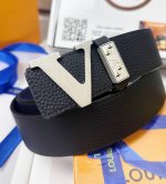 皮带：Lv..路易..威登顶级复刻- 腰带：原单品质百分百进口原厂头层牛皮，保证真皮。V字形切割镂空设计工艺.真空电镀.永不掉色.24K纯钢扣头层小牛皮荔枝纹系