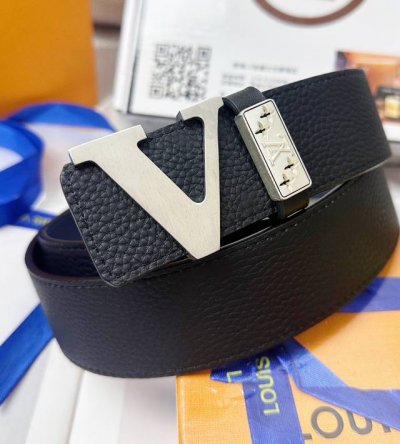皮带：Lv..路易..威登顶级复刻- 腰带：原单品质百分百进口原厂头层牛皮，保证真皮。V字形切割镂空设计工艺.真空电镀.永不掉色.24K纯钢扣头层小牛皮荔枝纹系