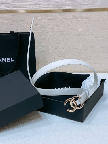 Chanel 24C 进口胎牛皮 软硬适中的小牛皮 Cc Logo黄铜搭扣 一年四季最不可缺少的搭配神器 穿裙子西装搭它简直不要太高级 2.0Cm精品 码数75