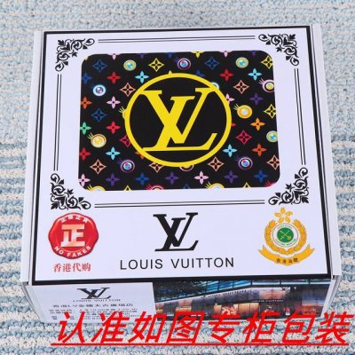 品名：Lv..路易..威登原单 材料：百分百头层牛皮，保证真皮。24K纯钢扣双面可用专柜同等质量， 送人自用首选包装： 请认准如图专柜包装，赠送打孔器，银联发票