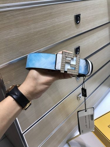 配送专柜包装 打孔针 特 新款 Fd 宽38Mm 支持Nfc 芯片扫描，标志造型宽皮带，原版亚克力黑方钻扣，进口原版水染色小牛皮制成，镀金表面金属制品，品质保证