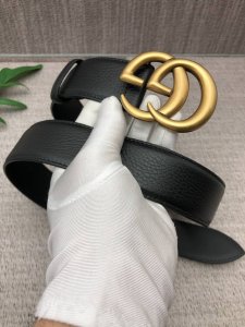 配全套包装礼盒 古驰：原单头层牛皮荔枝纹面.内衬头层小牛皮底，搭配原单扣：原产皮料定制，专柜宽度4.0