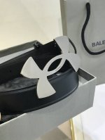批 巴 .世家 Balenciga Fall-Winter 宽35Mm 黑色腰带采用复古美学设计意大利制造的原厂希腊纹皮革，釆用安德玛联名造型 签名镀金金属效果