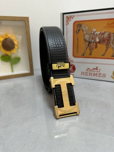品名：爱马仕.Hermès 原单 材质：原单牛皮腰带 百分百头层牛皮腰带保证真皮，24K纯钢扣，专柜原单品质、做工精细，时尚大牌，送人自用首选 包装： 请认准如