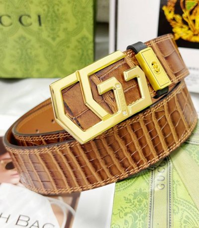 皮带：Gucci.古奇顶级复刻- 腰带：原单品质百分百进口原厂头层牛皮皮带，保证真皮腰带，雕花镂空镶钻石设计24K纯钢扣.永不掉色进口原厂鳄鱼皮纹路.纯手工双线
