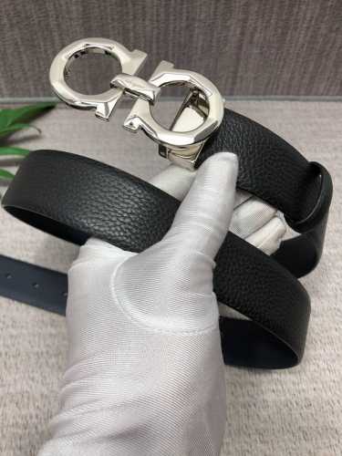 配全套包装礼盒 菲拉格慕：原单双面头层牛皮荔枝纹带身，黑兰双色一体，配全套包装 支持Nfc扫描！五金可随意搭配，可双用可裁剪，原产皮料定制，专柜宽度3.5Cm