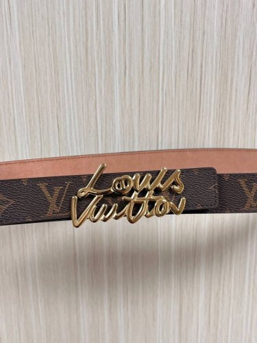 3.0宽老花，进口牛皮半树膏，搭配精品铁丝扣。