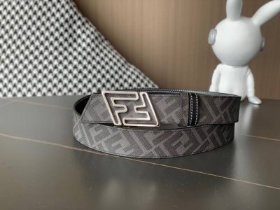 特 FENDI 芬迪 家族迎来新一季男士全新作品 宽度3.5cm 采用进口意大利小牛皮 FF图案标志双面使用 搭配双F按钉搭扣
