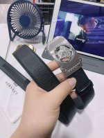 特 Versace 范思哲 经典蛇妖美杜莎人头搭配希腊复古回纹压花带身 双面头层、采用精挑细选进口顶级牛皮，做工精致与专柜1:1品质！商务既有时尚的男士腰带火爆