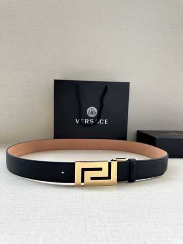 p210 宽度3.5Cm Versace （范思哲）两面手掌纹/此款柔软的皮带饰有一个几何形状的希腊回纹别扣，既时尚又优雅