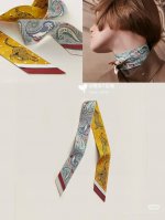 爱马仕Hermes“猎豹Bandana”Twilly小丝巾 Twilly真丝缎带 100%桑蚕丝 。 这款小巧的真丝配饰佩戴方式千变万化，可为您的日常造型增添灵