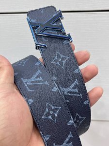特 P180 4.0Mm当季新款，一面帆布印花，一面进口牛皮，达配精品扣头，官网同步。