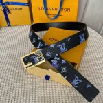 寬40Mm 同步新款！Lv Shape雙面腰帶以全新togo荔枝紋小牛皮 壓花絲印而成的藍色大logo圖案 搭配亮光lv Shape搭扣 外形時尚.正裝和便裝皆